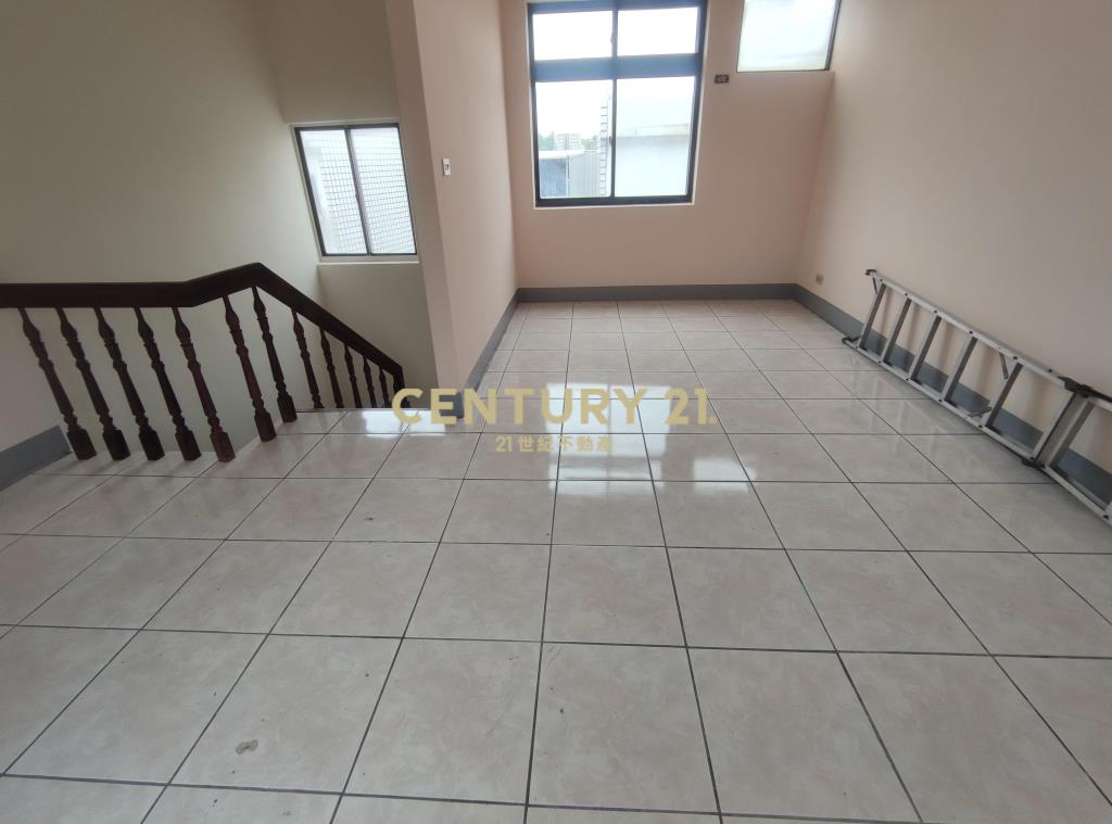 新江路前院車庫別墅