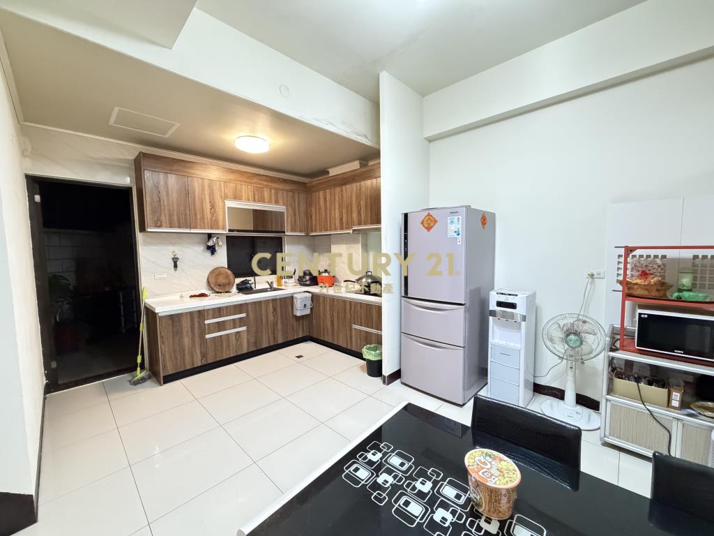 藝術家前院雙車美墅