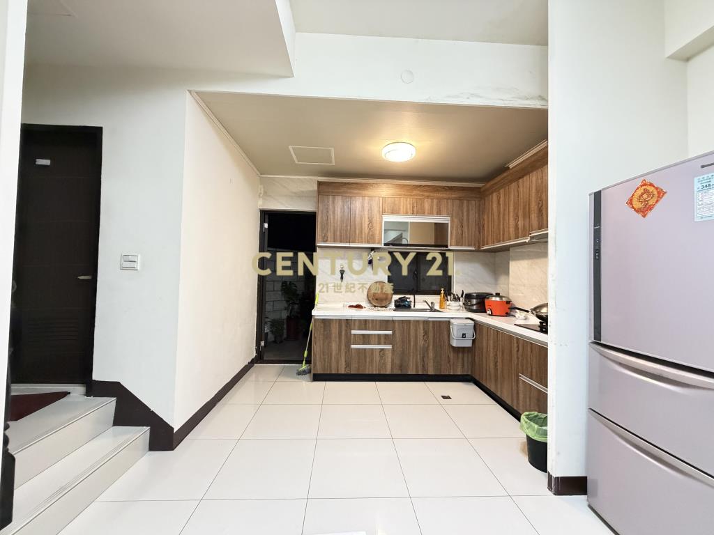 藝術家前院雙車美墅