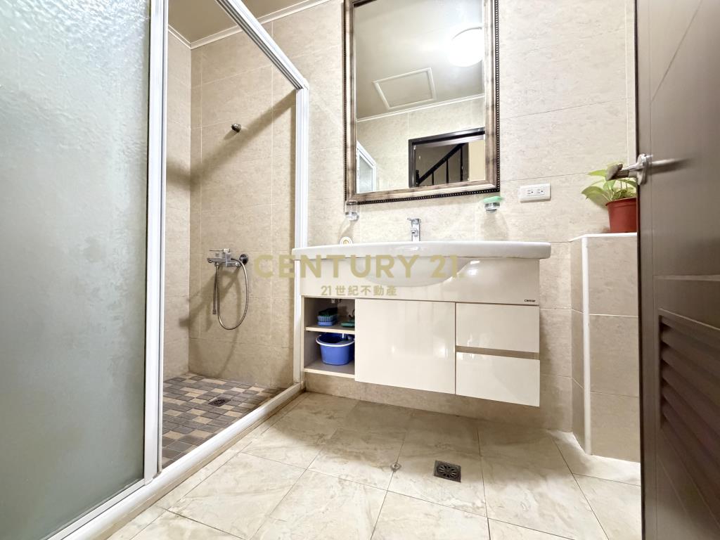 藝術家前院雙車美墅