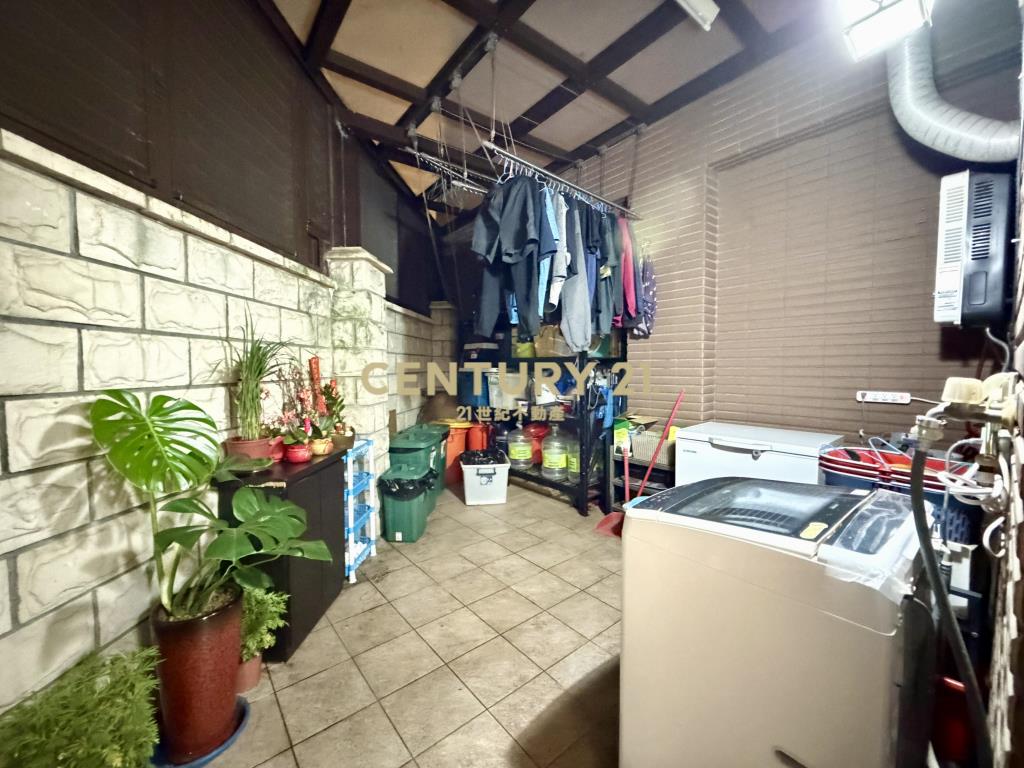 藝術家前院雙車美墅