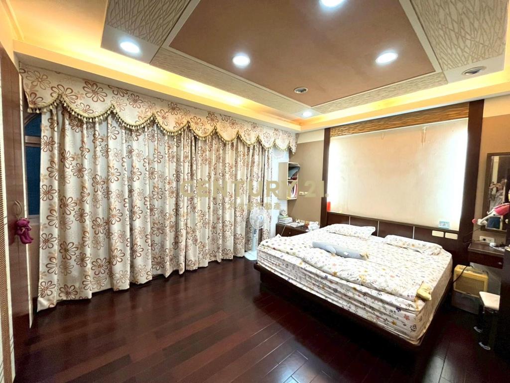 過嶺雙車5房花園別墅