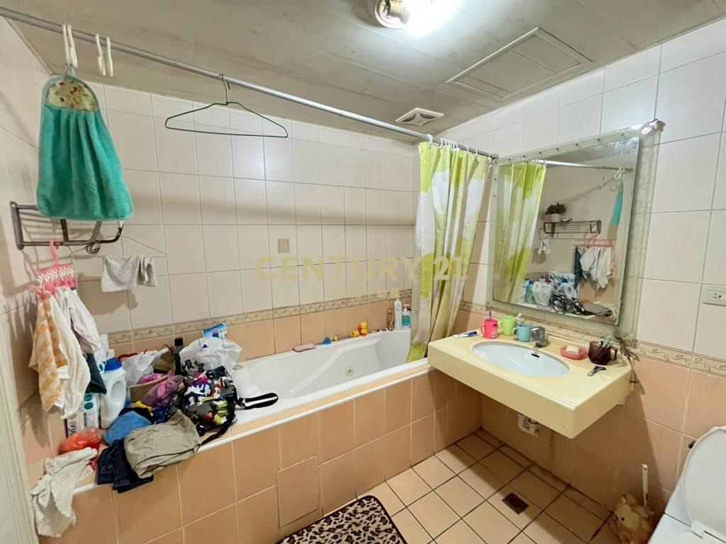 過嶺雙車5房花園別墅