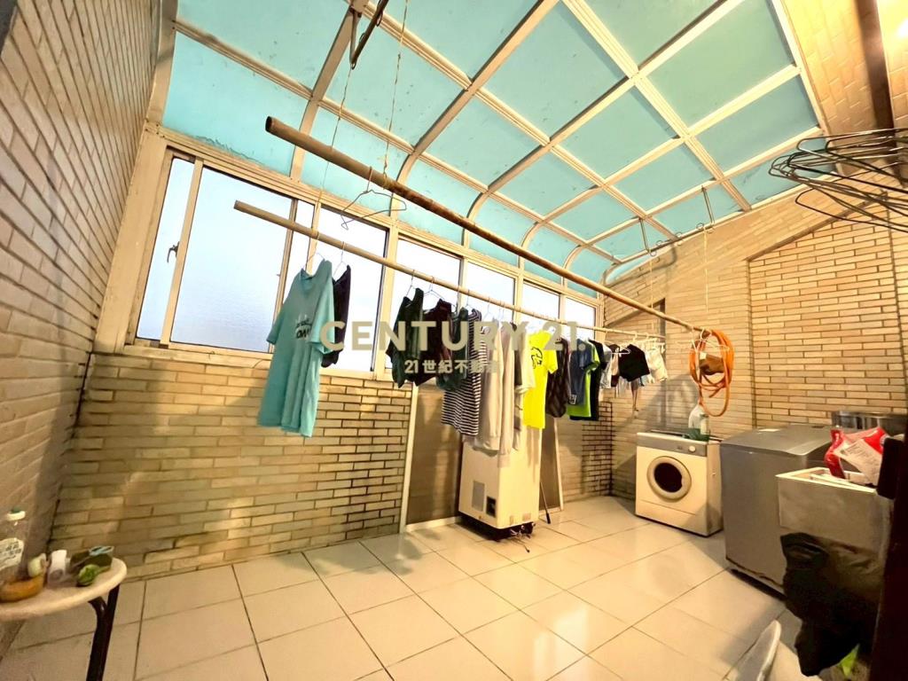 過嶺雙車5房花園別墅