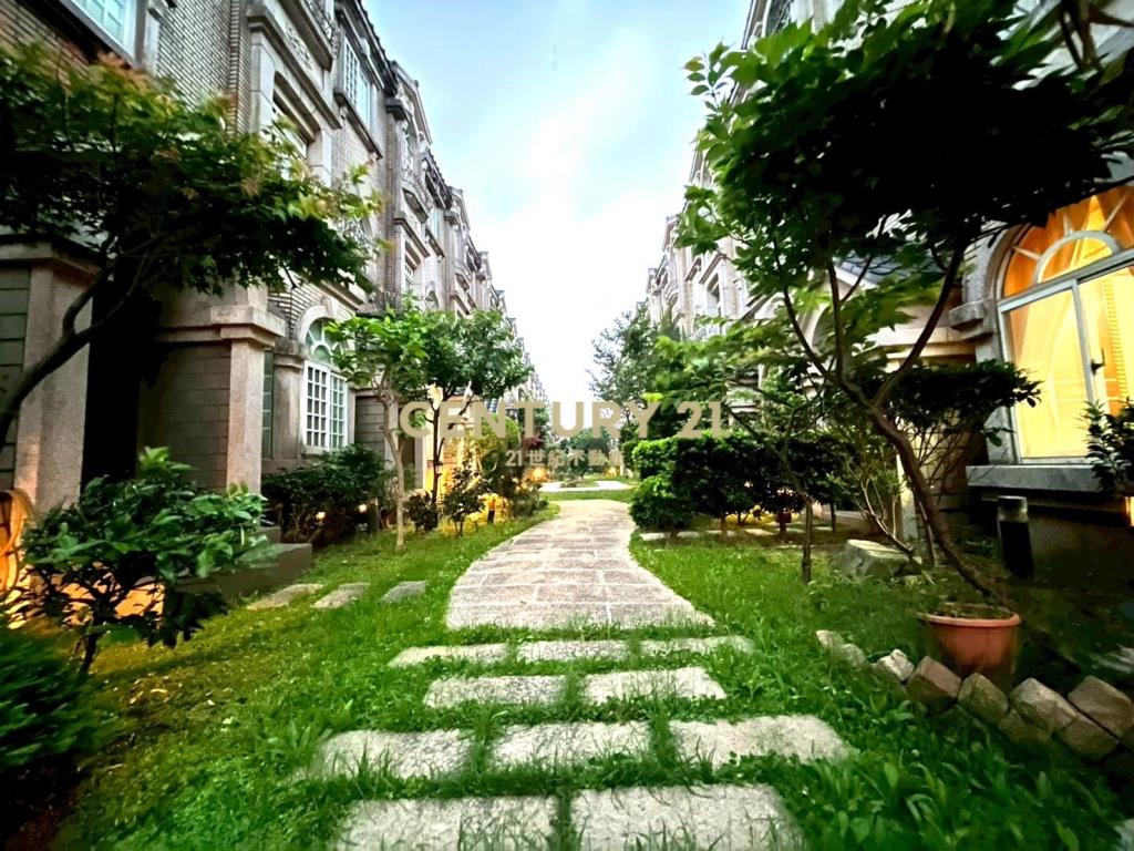 過嶺雙車5房花園別墅