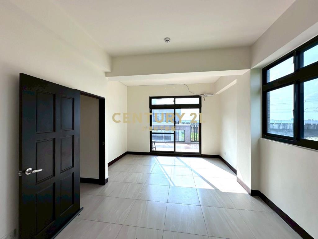 仙草花海邊間三車位美別墅