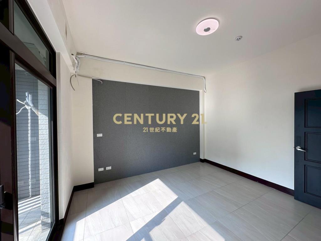 仙草花海邊間三車位美別墅