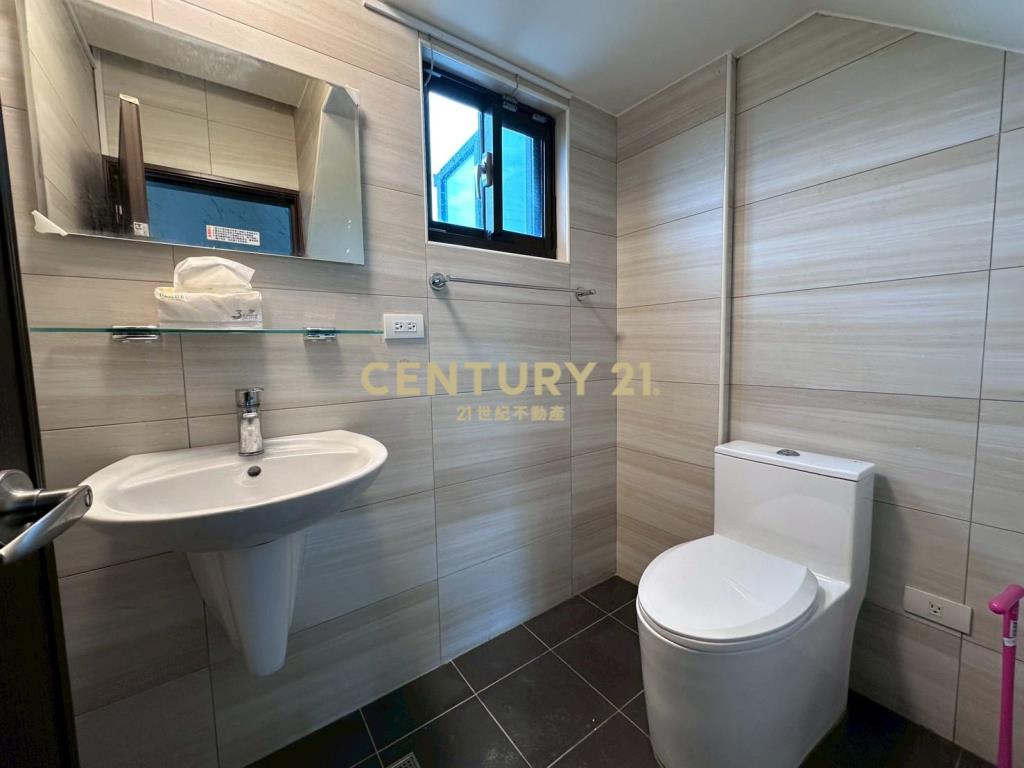 仙草花海邊間三車位美別墅