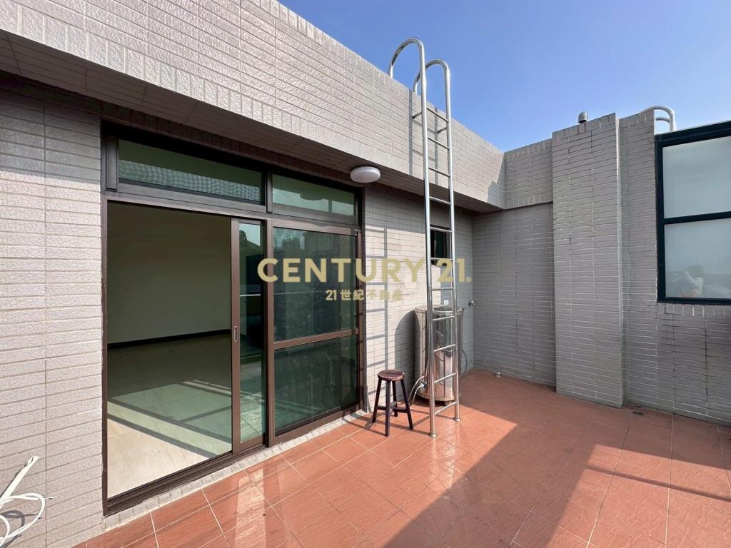 仙草花海邊間三車位美別墅