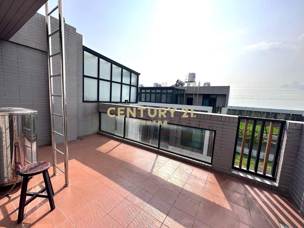 仙草花海邊間三車位美別墅