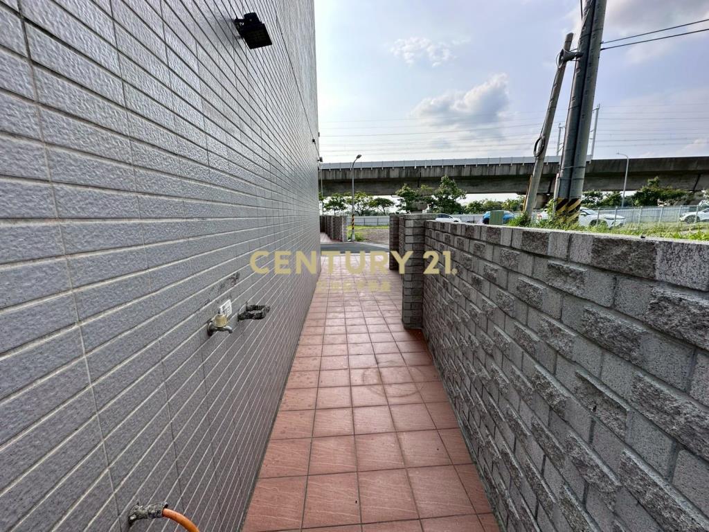 仙草花海邊間三車位美別墅