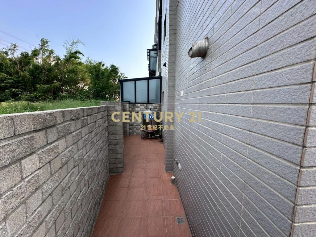 仙草花海邊間三車位美別墅