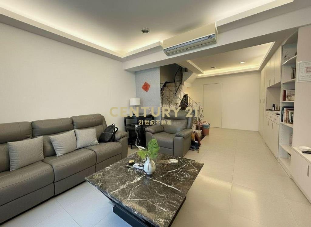 桃園高鐵站前雙車位別墅