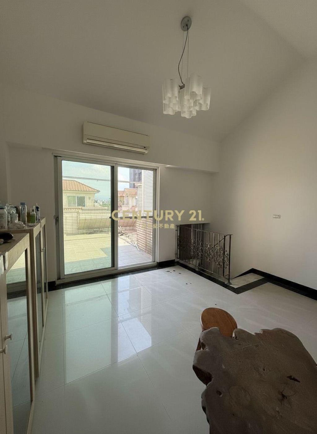 桃園高鐵站前雙車位別墅