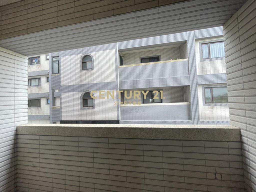 新屋田園三房車
