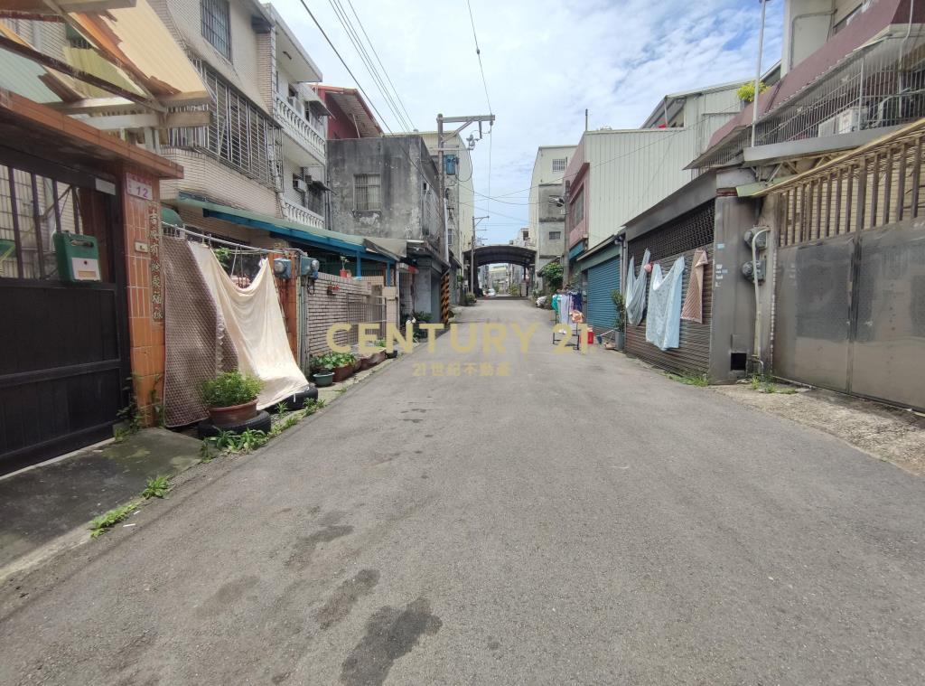 近龍潭大池 大面寬前院停車透天