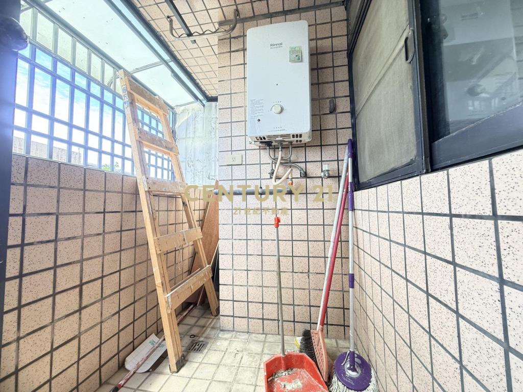 雅典社區美裝潢三房