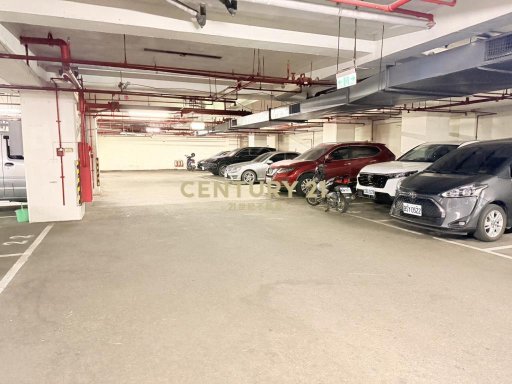 近交流道兩房車