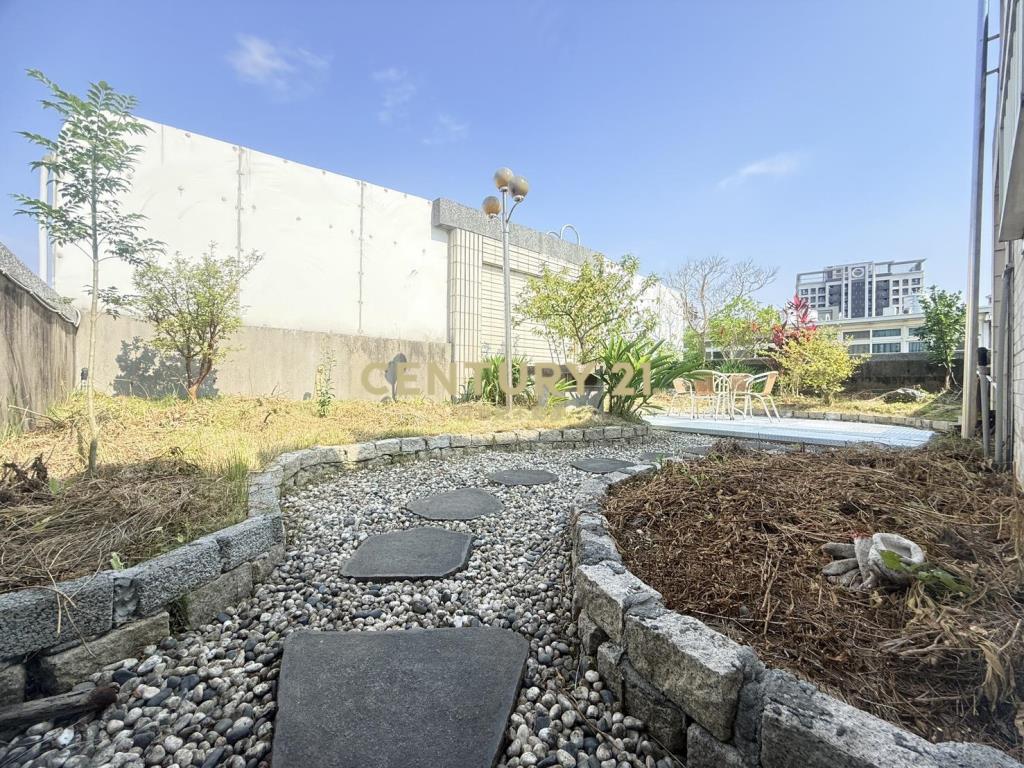 後站邊間大地坪別墅可停四台車