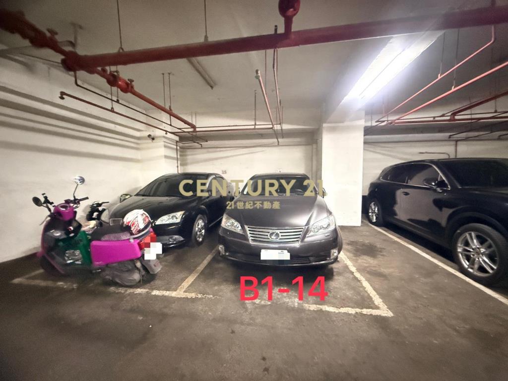 雅典三房B1車