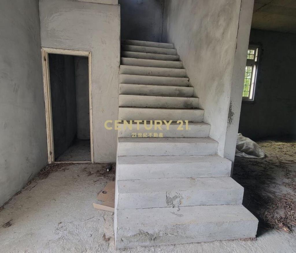 近中正路合法獨棟毛胚農舍