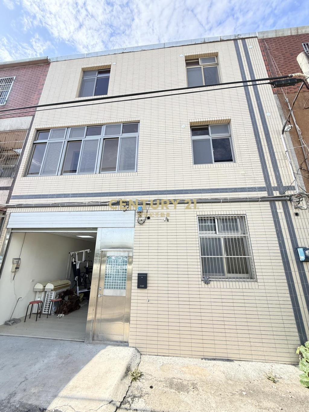 新屋市區大面寬透天室內停車