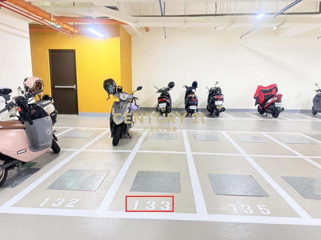 阿麗拉景觀帝王戶三房車