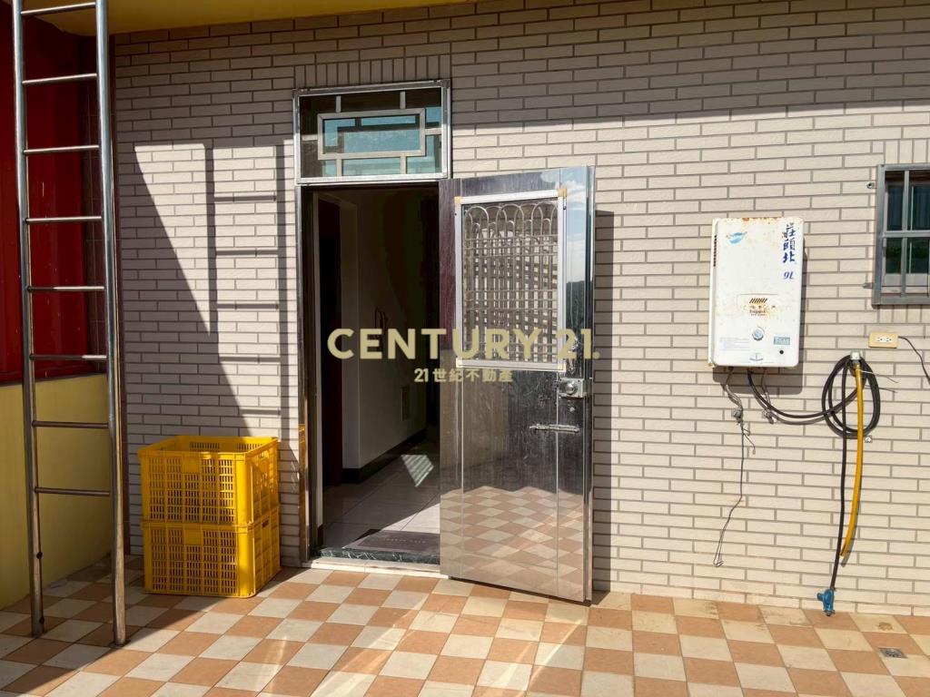 富岡重劃區正路邊電梯別墅
