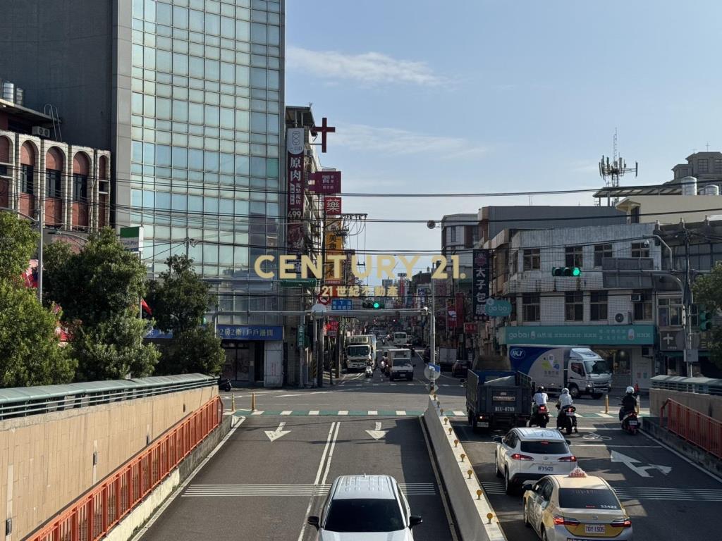火車站前熱鬧商圈金店住