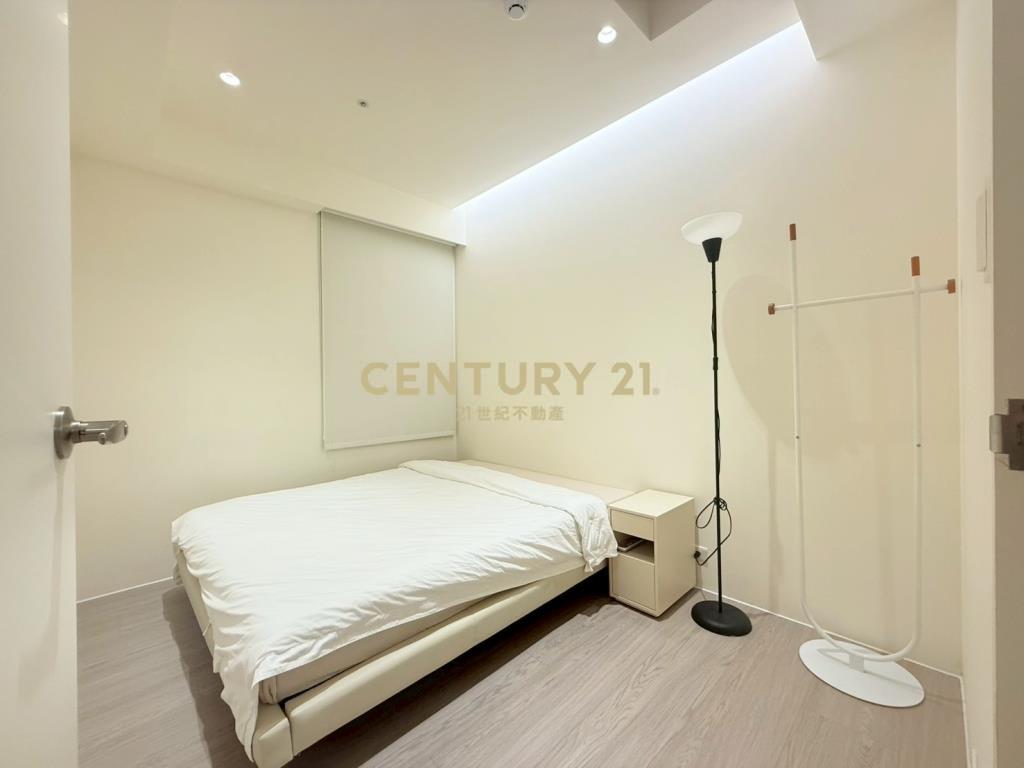 站前新銳美裝事務所兩房車