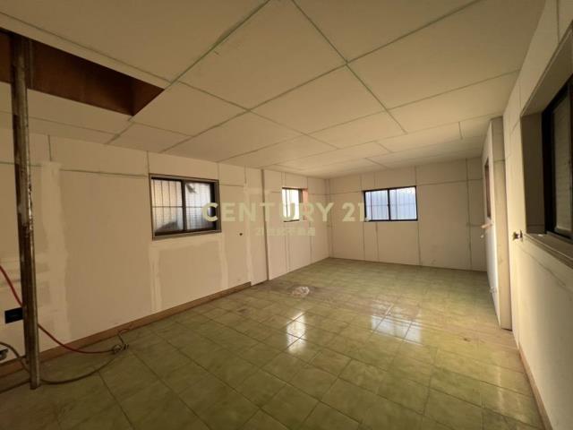 體育園區黃金透天店面