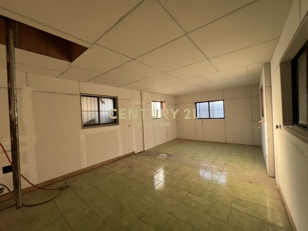 體育園區黃金透天店面