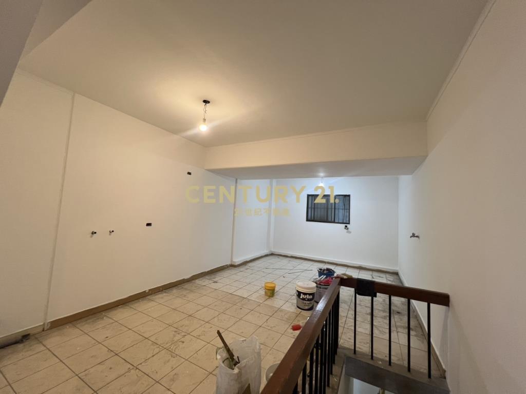 體育園區黃金透天店面