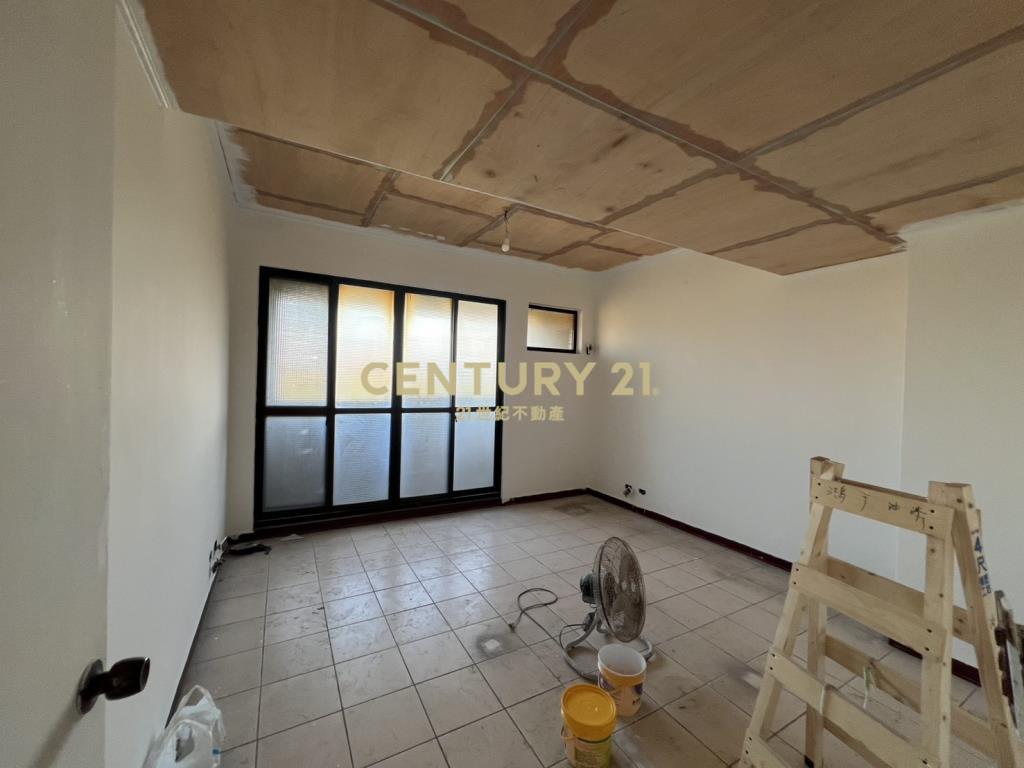 體育園區黃金透天店面