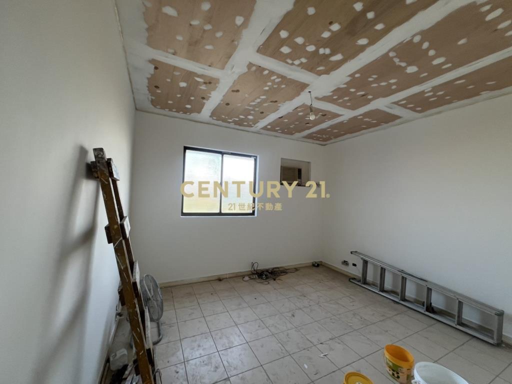 體育園區黃金透天店面