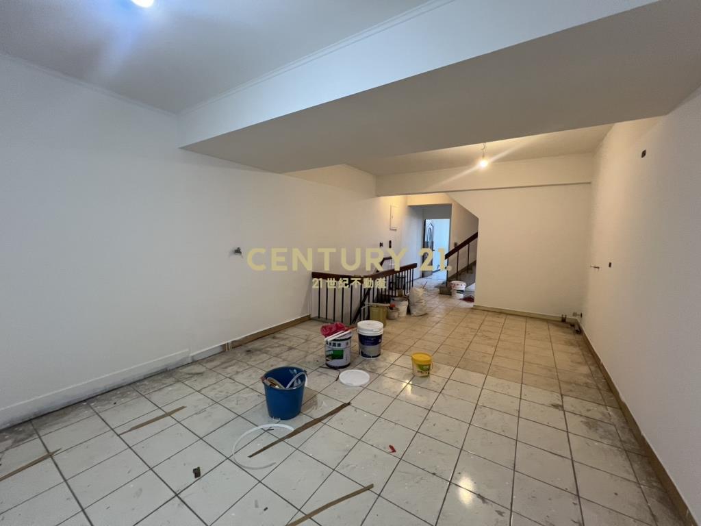 體育園區黃金透天店面