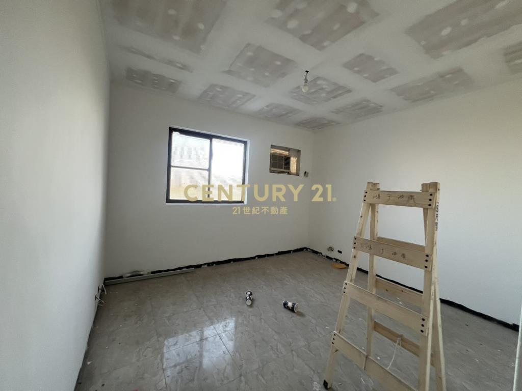 體育園區黃金透天店面