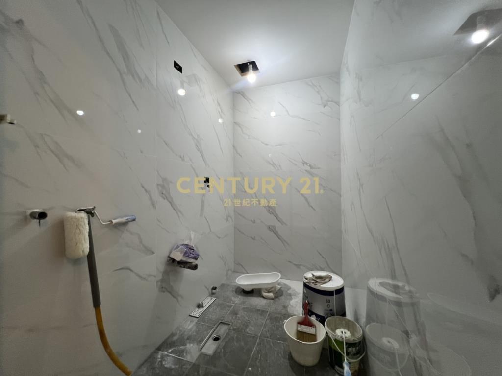 體育園區黃金透天店面