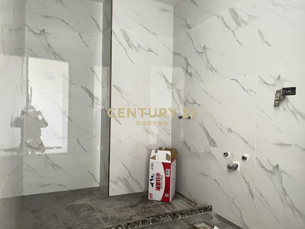 體育園區黃金透天店面