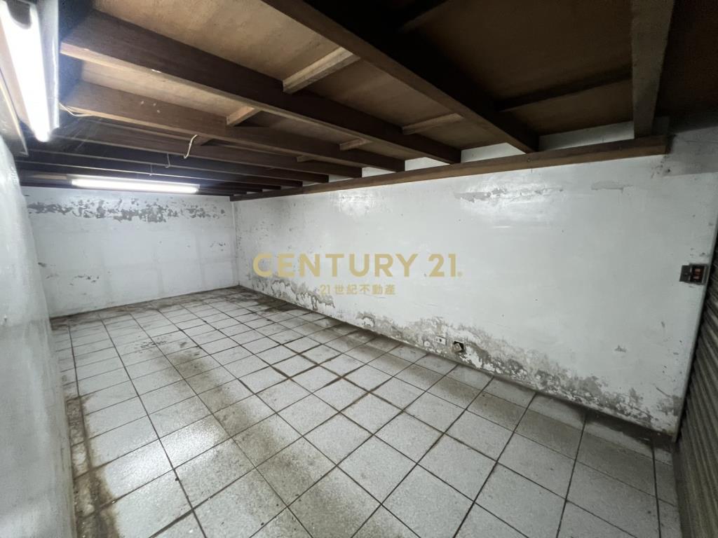 體育園區黃金透天店面