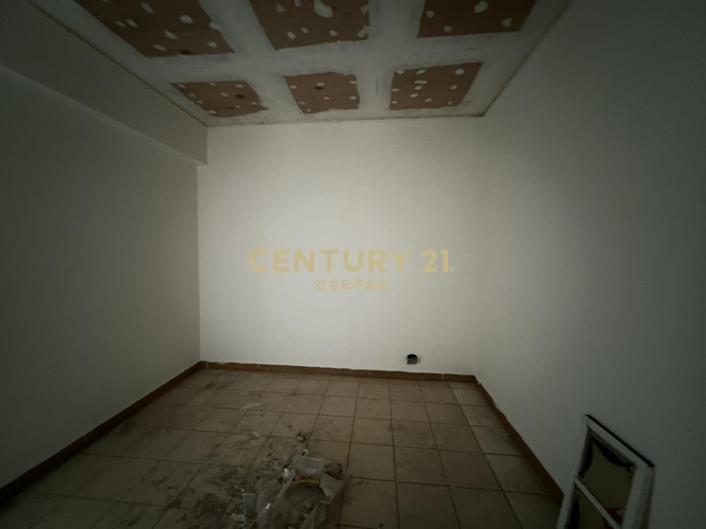 體育園區黃金透天店面