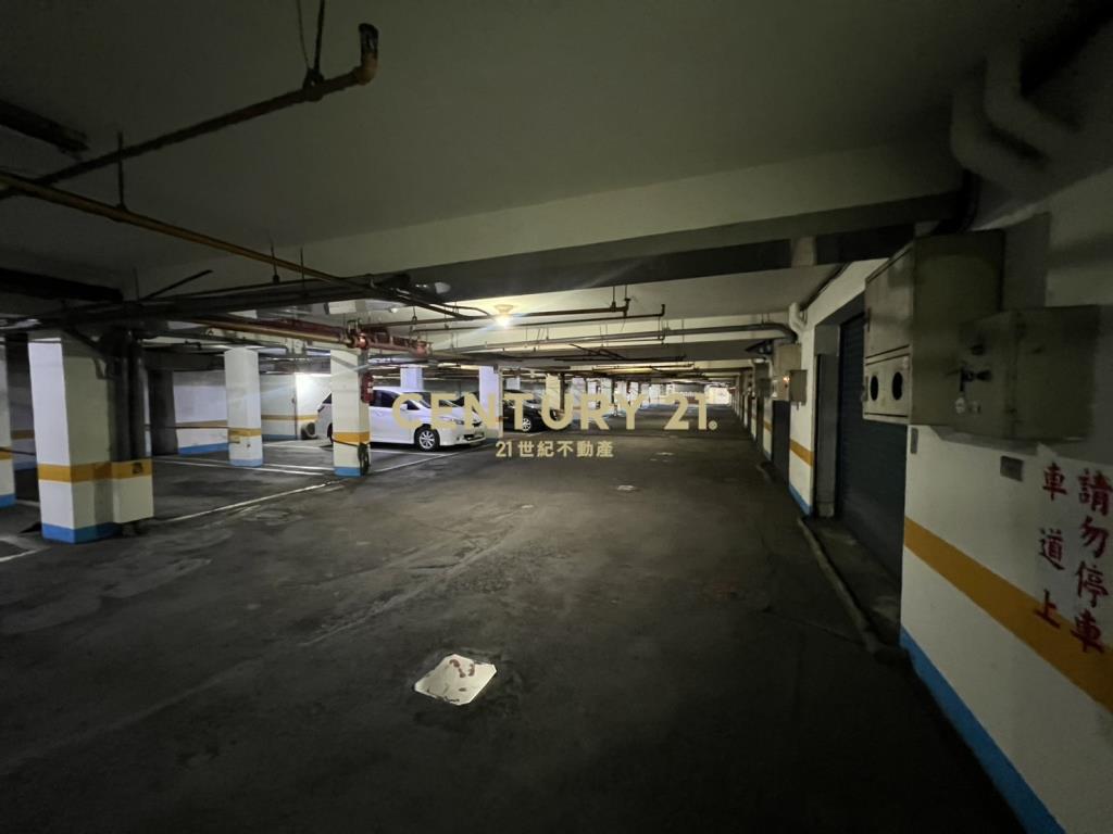 體育園區黃金透天店面