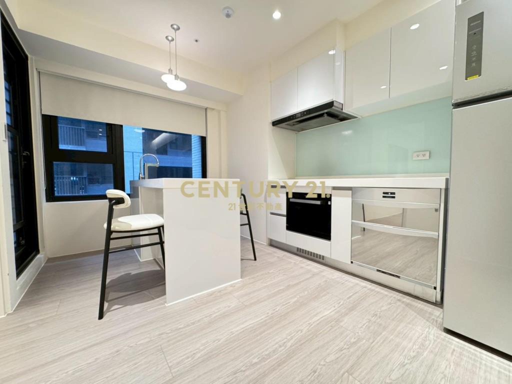 A18美裝站前新銳兩房車