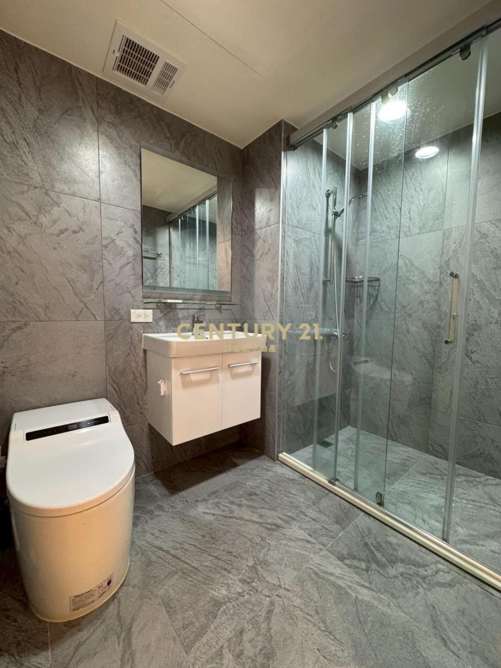 A18美裝站前新銳兩房車