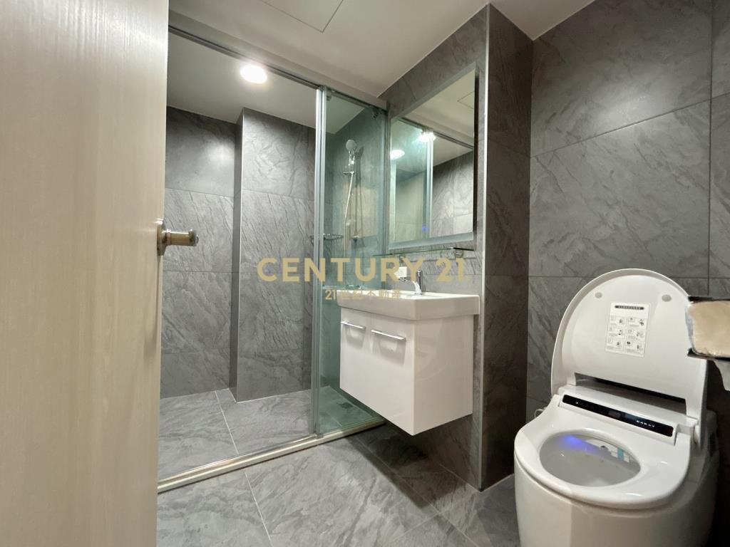 A18青埔捷運高鐵站前新銳美裝事務所