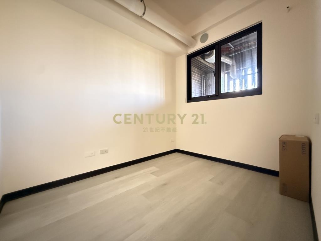 桃園火車站站前兩房車