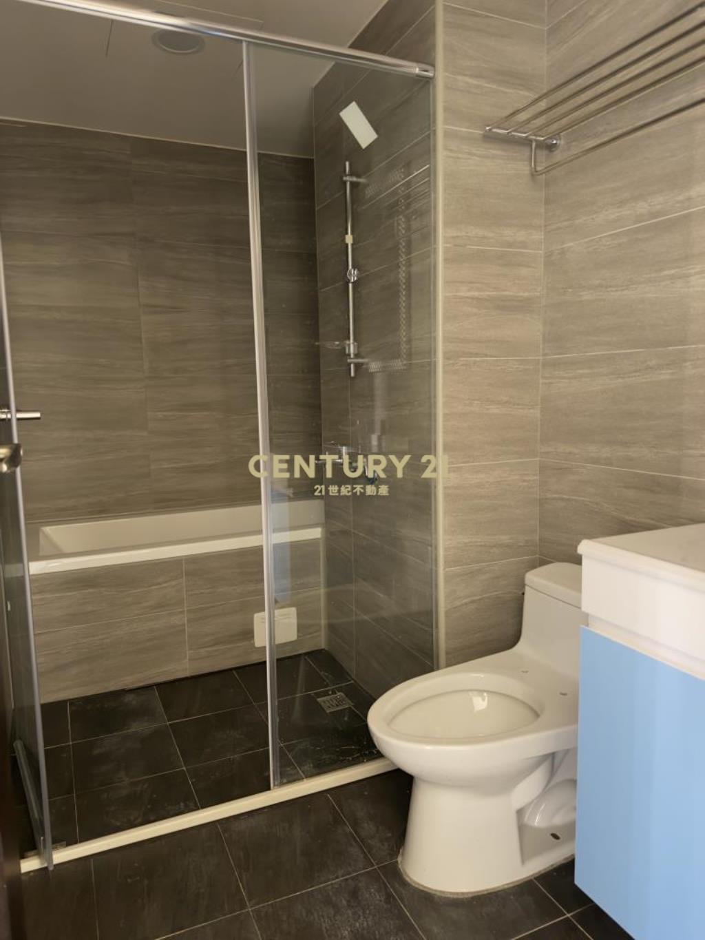 桃園火車站站前兩房車