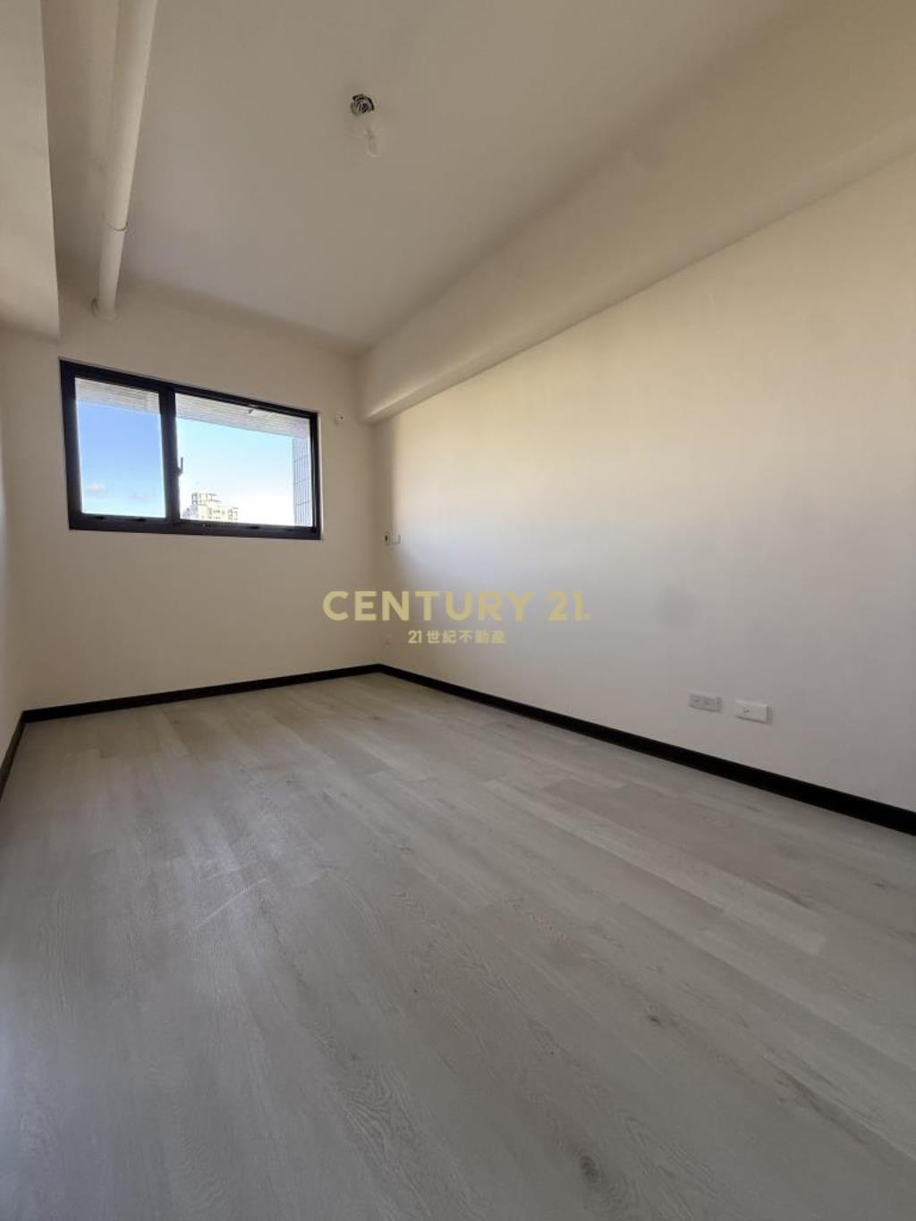 桃園火車站站前兩房車