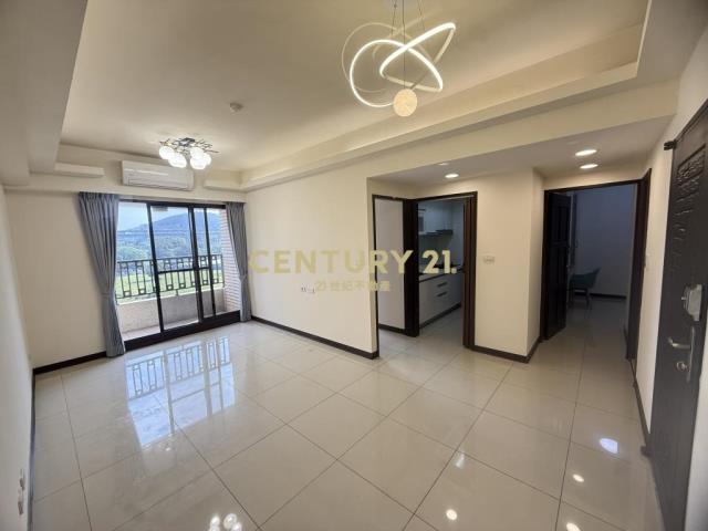 楊梅學區交流道兩房車