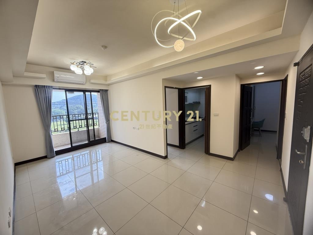 楊梅學區交流道兩房車